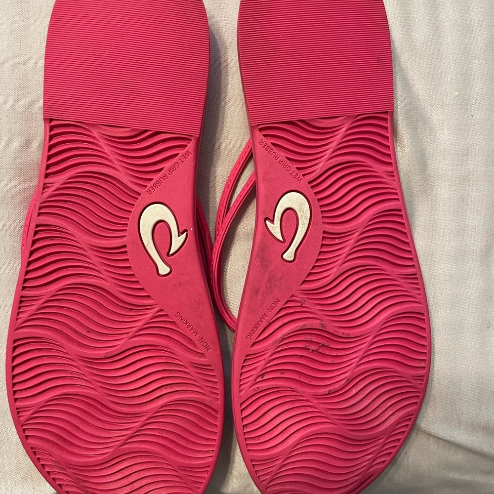 OluKai Vibrant Pink Plumeria Beach flip flops/Sandals water repellent women’s 9 - Picture 2 of 3